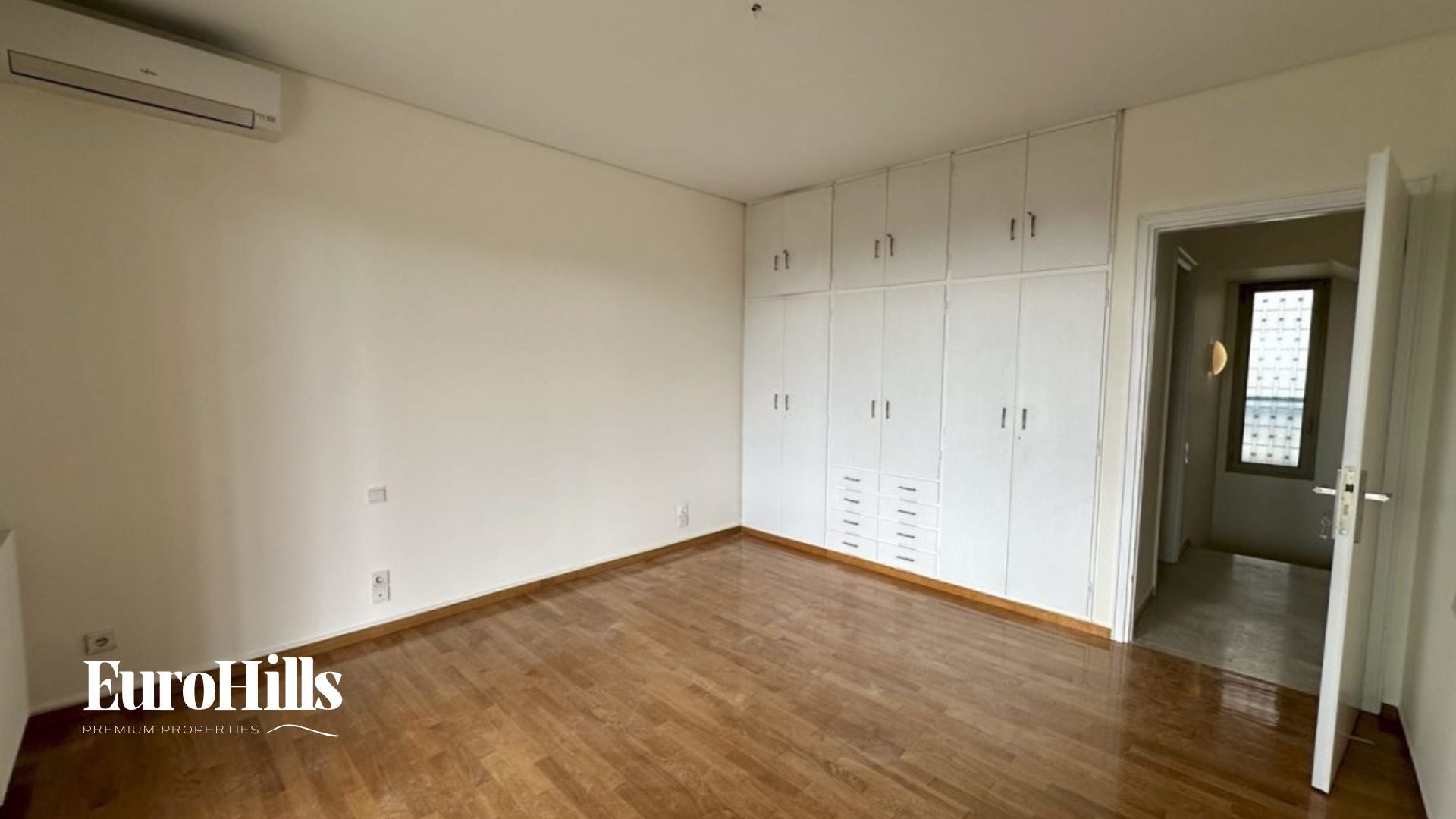 Luxury House 370 m² for Sale – Athens Politeia