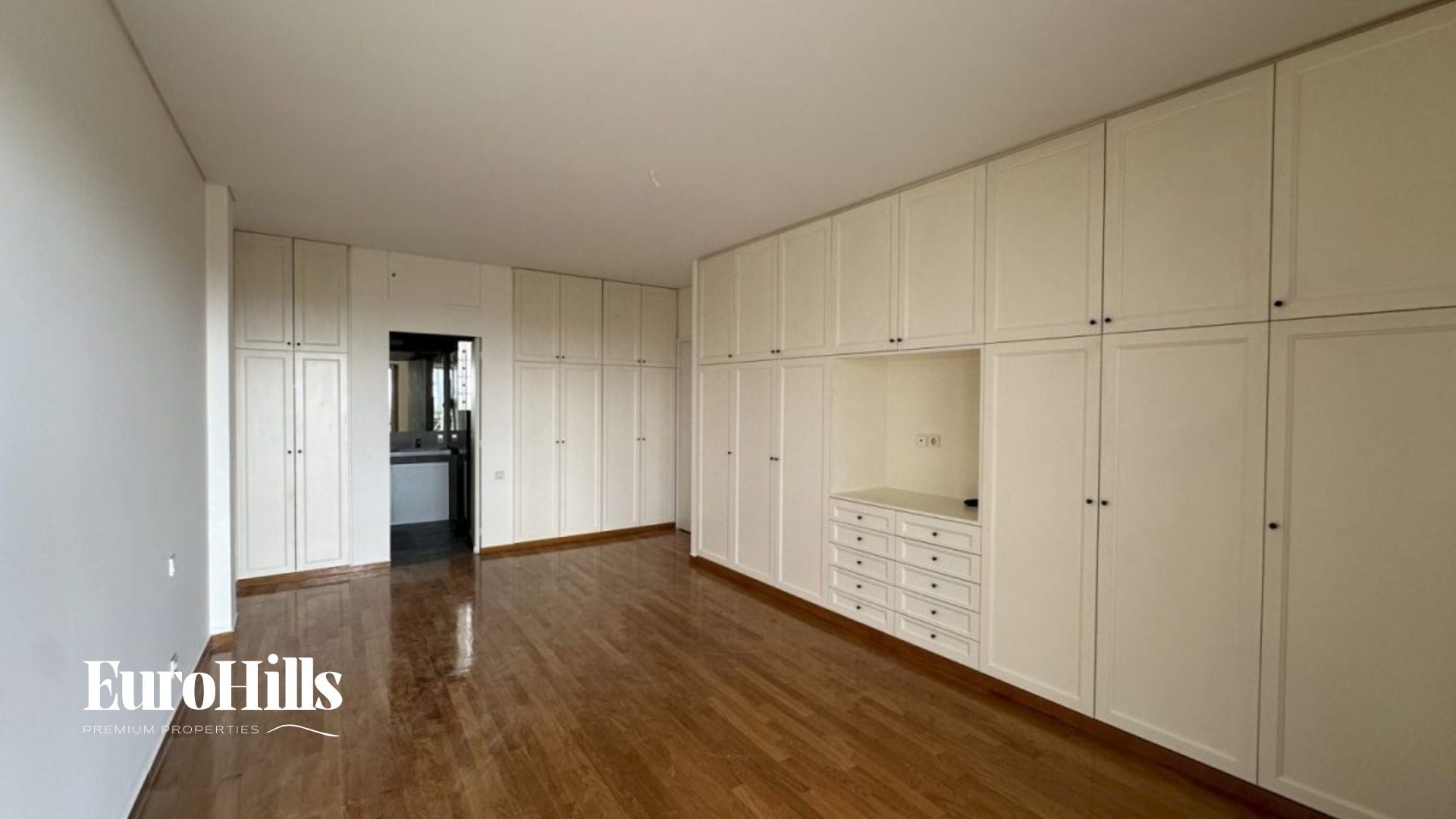 Luxury House 370 m² for Sale – Athens Politeia
